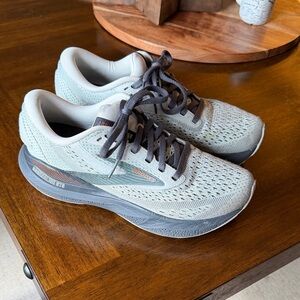 Brooks Women’s Adrenaline GTS 24 Running Shoes